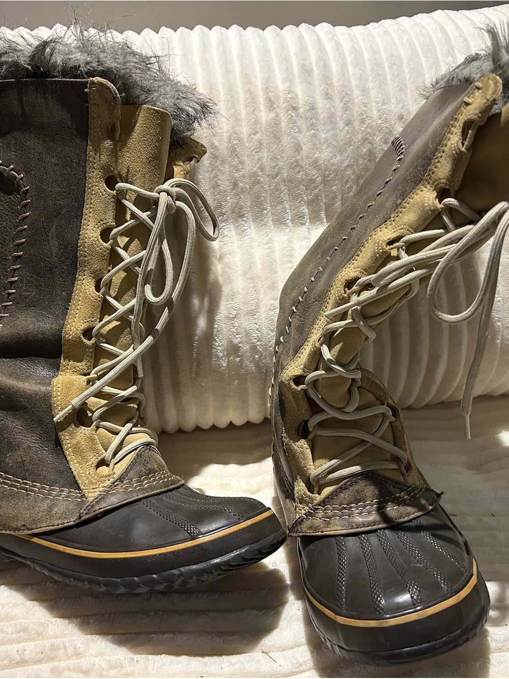Sorel Women's Two-Tone Brown and Tan Lace-Up Winter Boots with Faux Fur